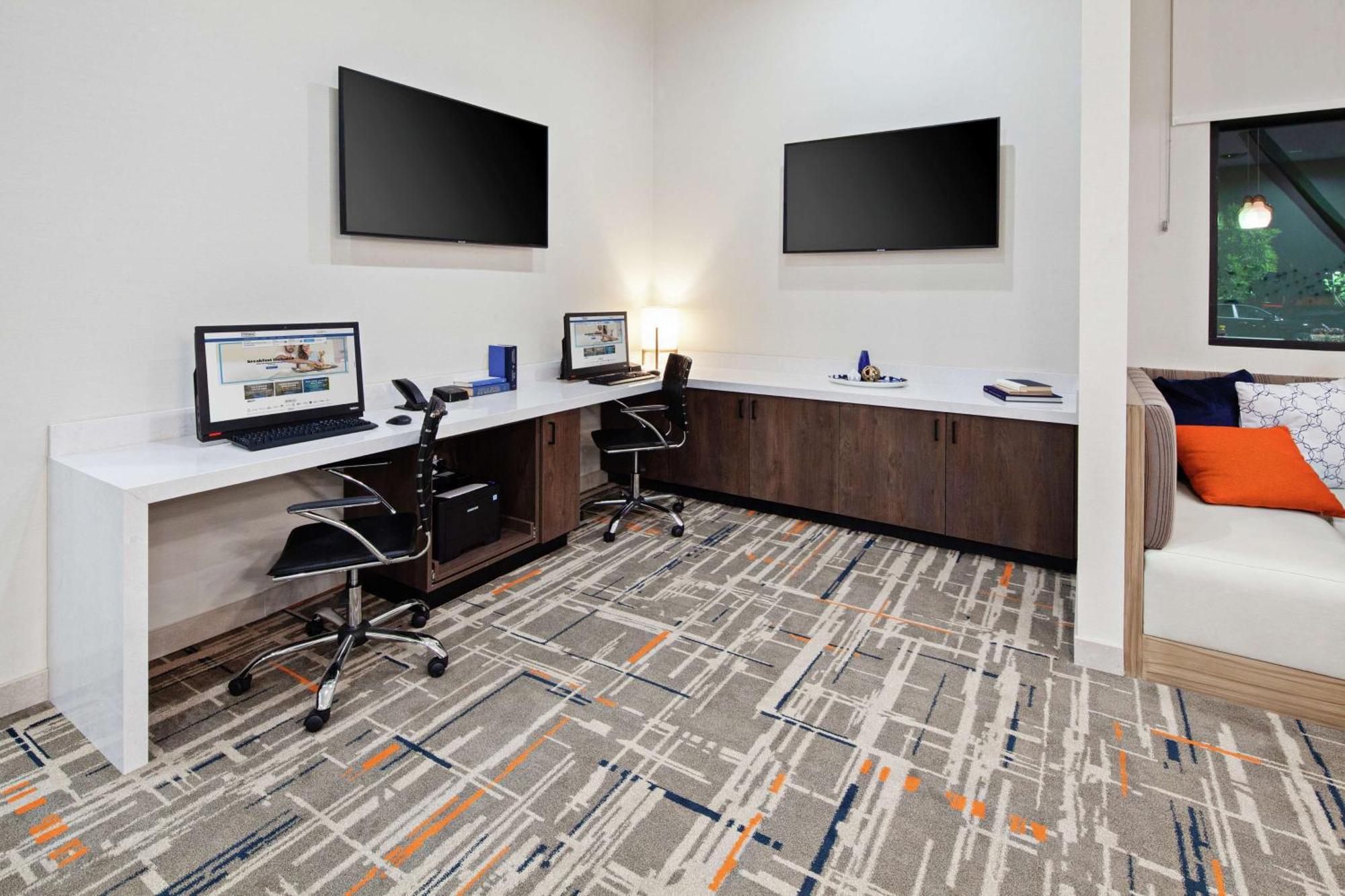 Hotel Homewood By Hilton Central 3*